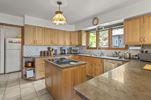 9813 3A Highway, Twin Bays, BC 