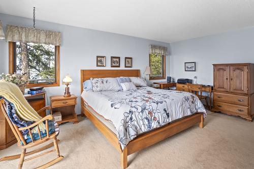 9813 3A Highway, Twin Bays, BC 