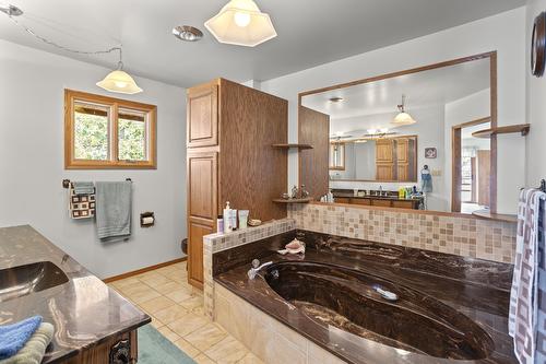 9813 3A Highway, Twin Bays, BC 