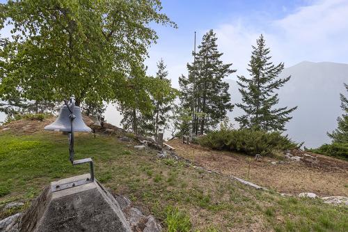 9813 3A Highway, Twin Bays, BC 