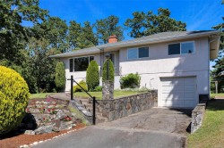 3973 Livingstone Ave SOUTHSaanich, BC V8N 3A5