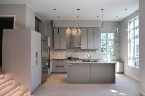 #303-425 Lampson St  Esquimalt, BC V9A 0K5