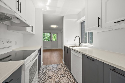 Cuisine - 215-20 Av. Du Rhône, Saint-Lambert, QC 