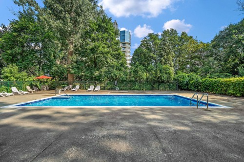 Piscine - 215-20 Av. Du Rhône, Saint-Lambert, QC 