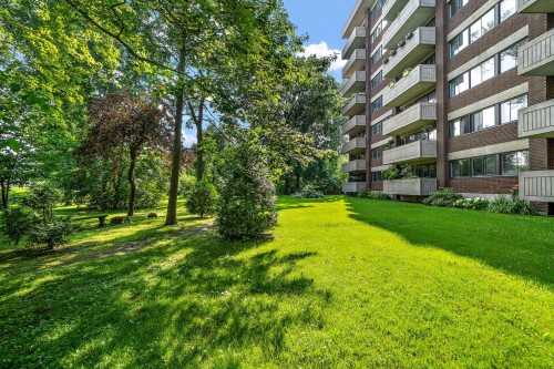 Face arrière - 215-20 Av. Du Rhône, Saint-Lambert, QC 