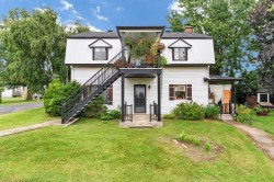 360  - 362 Boul. Daniel-Johnson Montréal (L'Île-Bizard/Sainte-Geneviève), QC H9C 1E3