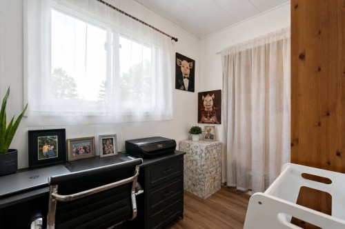 Bureau - 110 Rue Brosseau, Amherst, QC 