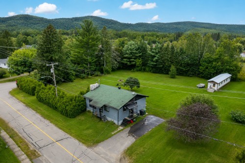 Photo aérienne - 110 Rue Brosseau, Amherst, QC 