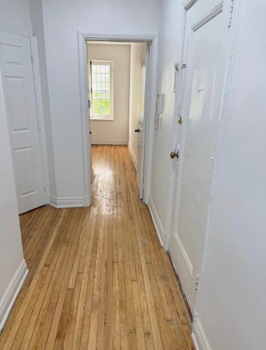 Corridor - 4-339 Av. Victoria, Westmount, QC 