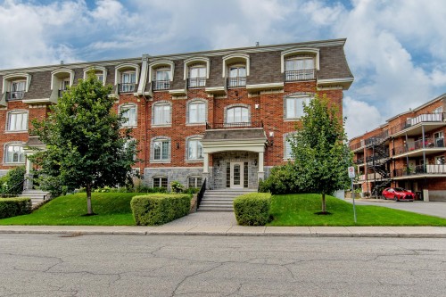 204-481 Rue Jacques-Lavigne  Sainte-Thérèse, QC J7E 5W2