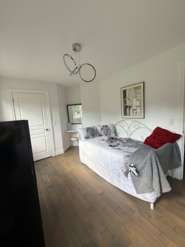Boudoir - 19 Av. Des Buses, Saint-Sauveur, QC 