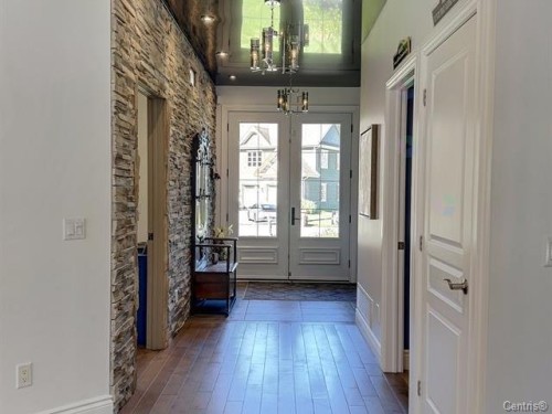 Hall d'entrée/Vestibule - 19 Av. Des Buses, Saint-Sauveur, QC 