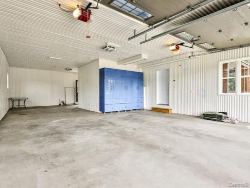 Garage - 19 Av. Des Buses, Saint-Sauveur, QC 