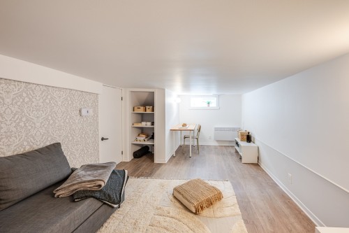 Salon - 1096 Rue Notre-Dame, Chambly, QC 