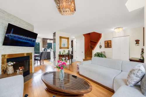 Salon - 805 Rue Des Peupliers, Saint-Eustache, QC 