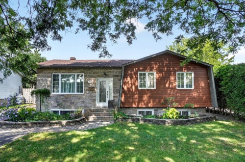 1126 Rue Cadoret  Boisbriand, QC J7G 2H7