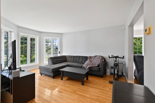 Salon - 5 Rue Labrie, Saint-Cyprien-De-Napierville, QC 