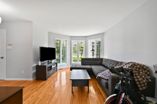 Salon - 5 Rue Labrie, Saint-Cyprien-De-Napierville, QC 