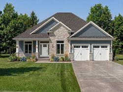3574 KAWARTHA Drive Plympton-Wyoming, ON N0N 1E0