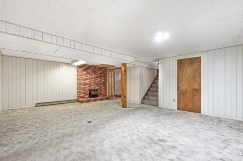 Salle familiale - 23 Ch. Brooks, Low, QC 