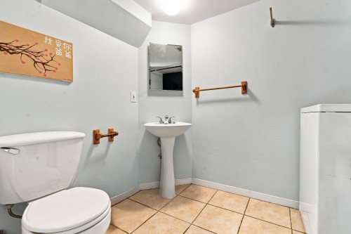 Salle d'eau - 2735 Rue Cornwall, Longueuil (Saint-Hubert), QC 