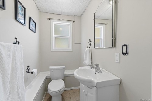 5579 Clipper Dr, Nanaimo, BC 