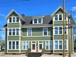 3 2 202 Euston Street  Charlottetown, PE C1A 1W8