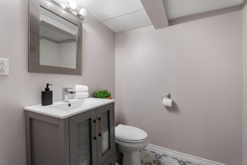 Salle d'eau - 133 Av. De Windward Crescent, Pointe-Claire, QC 