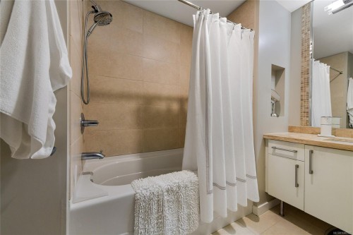 #111-373 Tyee Rd, Victoria, BC 