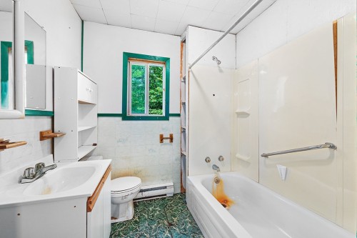 Bathroom - 520C 13E Concession, Clarendon, QC 