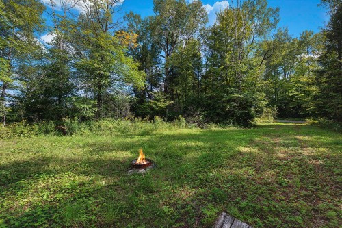 Courtyard - 520C 13E Concession, Clarendon, QC 