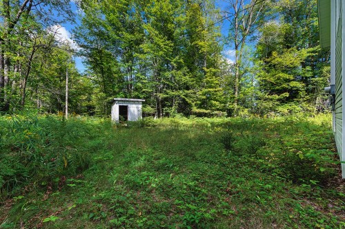 Courtyard - 520C 13E Concession, Clarendon, QC 