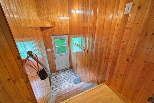 Mud Room - 520C 13E Concession, Clarendon, QC 