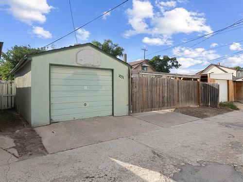 1031 Strathcona St, Winnipeg, MB 