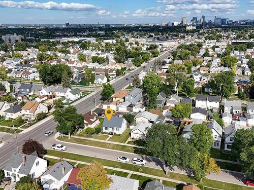 1031 Strathcona St, Winnipeg, MB 