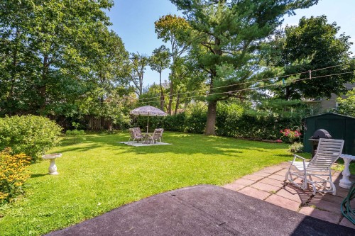 Courtyard - 109 Av. Queen, Pointe-Claire, QC 