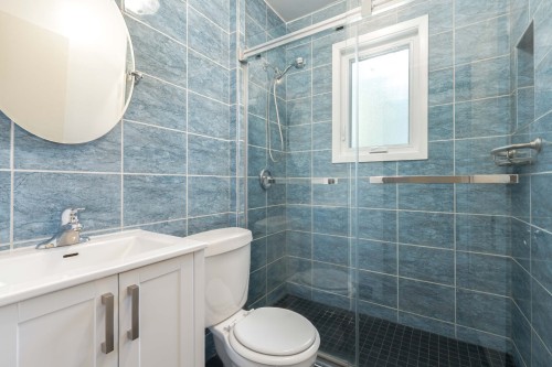 Bathroom - 109 Av. Queen, Pointe-Claire, QC 