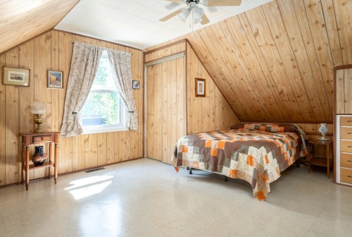 Master Bedroom - 109 Av. Queen, Pointe-Claire, QC 