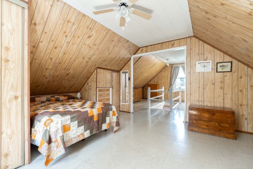 Master Bedroom - 109 Av. Queen, Pointe-Claire, QC 