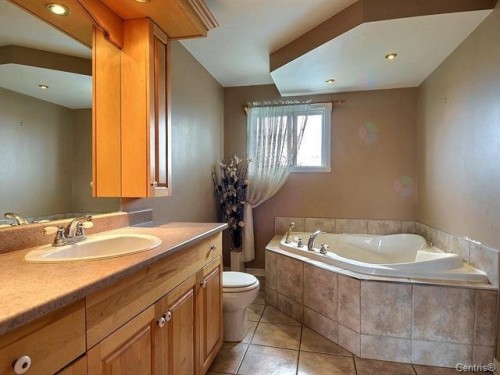Bathroom - 439 Rue Léon-Bloy E., La Prairie, QC 