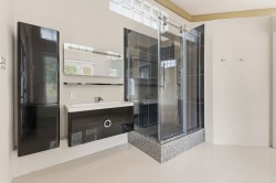Master Bathroom - 