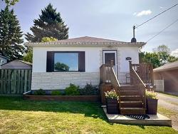 93 Windemer Avenue N Thunder Bay, ON P7A 6B3