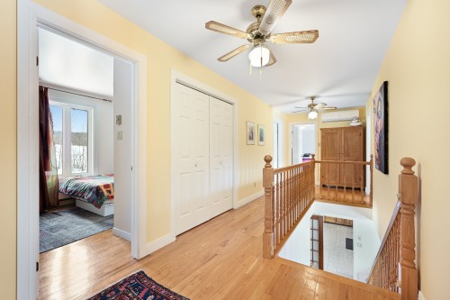 Passageway - 1389Z Ch. Dymond, Dunham, QC 