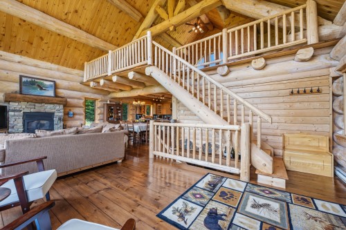 Salon - 221 Ch. De L'Avalanche, Lac-Supérieur, QC 