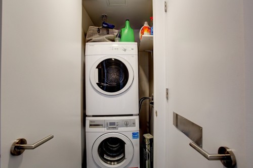 Salle de lavage - 4402-1288 Av. Des Canadiens-De-Montréal, Montréal (Ville-Marie), QC 