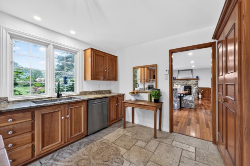 Kitchen - 707 Rue Main, Hudson, QC 