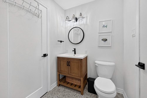 Powder room - 707 Rue Main, Hudson, QC 
