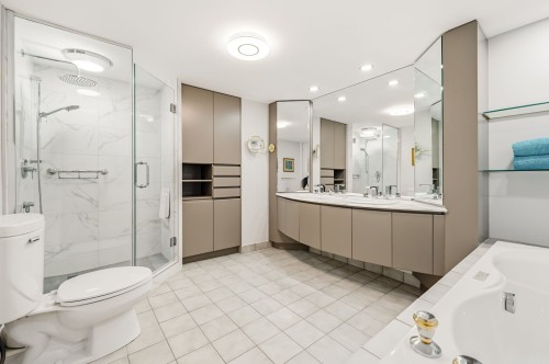 Master Bathroom - 501-5895 Rue St-Laurent, Lévis (Desjardins), QC 