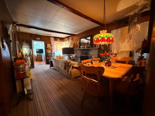 Salon - 811 Ch. Du Lac-Connelly, Saint-Hippolyte, QC 