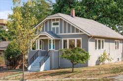 733 Fitzwilliam St Nanaimo, BC V9R 3B7